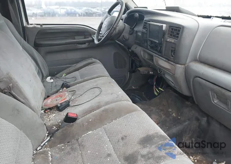 2004 Ford Excursion Xls/Xlt z USA, uszkodzony, nr VIN 1FMSU41P94ED77902